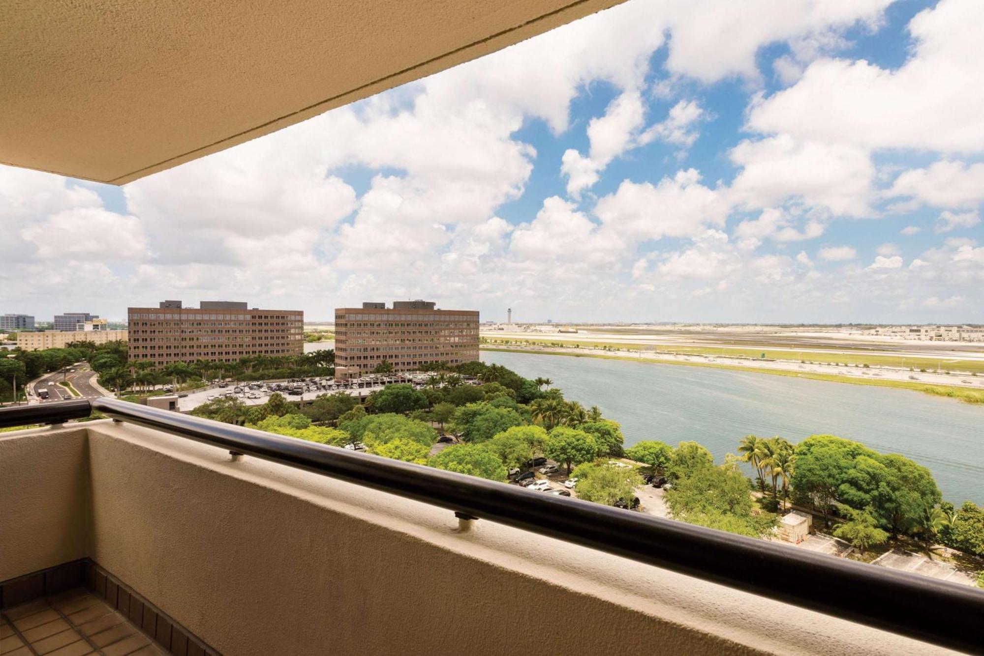 Hilton Miami Airport Blue Lagoon Luaran gambar